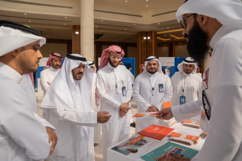 لرئيس التنفيذي لتجمع القصيم الصحي يزور ركن جمعية الإحسان في مؤتمر الأطفال وحديثي الولادة 