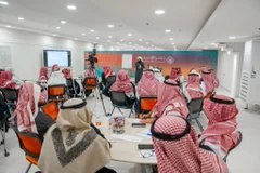 أكثر من 40 متدرباً ومتدربة يبدأون رحلة البرنامج التدريبي "إعداد مدربي رعاية المتميزين"